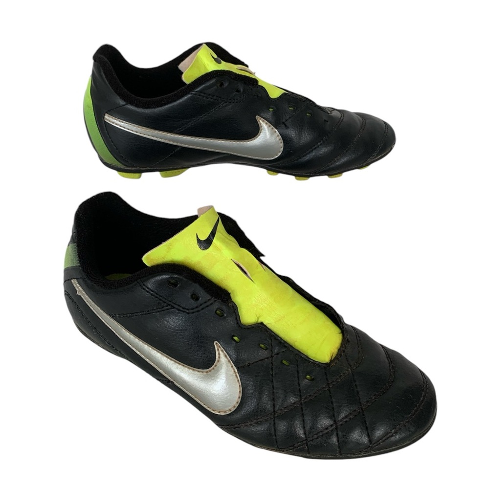 Nike Cleats Boy’s Size 3.5 JR Tiempo Rio FG-R Black White Metallic Silver